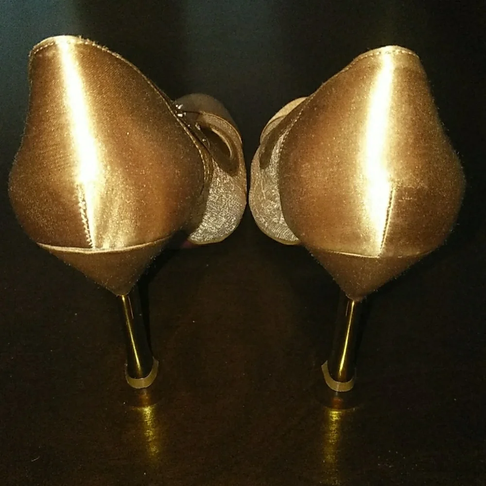 Paris Hilton Champagne Heels - Picture 4 of 5